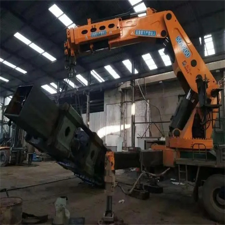 老河口130吨折臂吊车出租吊机租赁附近电话